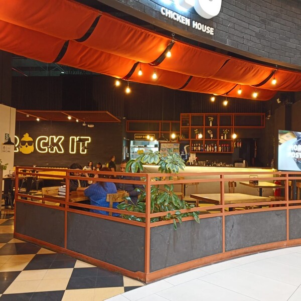 Restaurante Posho Chicken House Arequipa  6