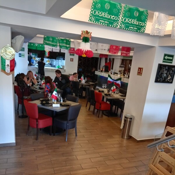 Restaurante Oro Blanco Satélite 11