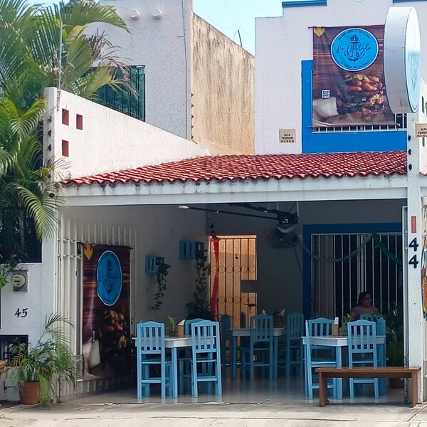 "La Chulada" Marisqueria & Cerveceria Cancún 7