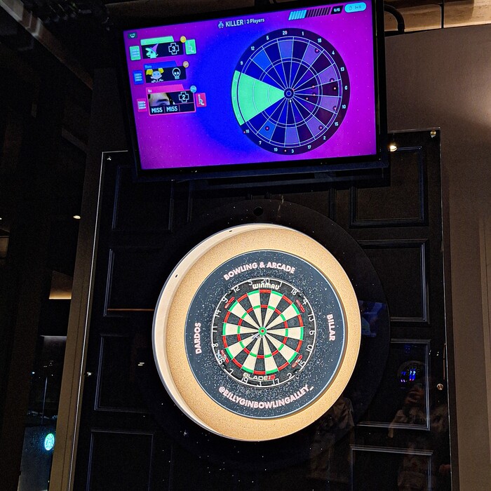 Billy Gin Bowling Alley Cancún 12