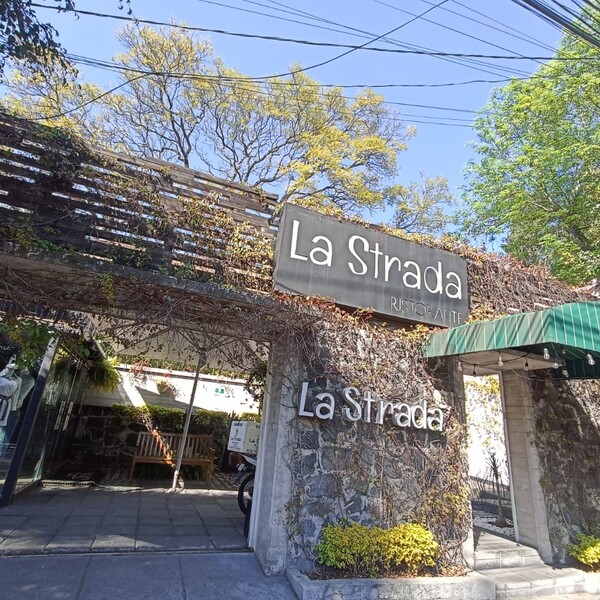 Restaurante La Strada Las Águilas 11