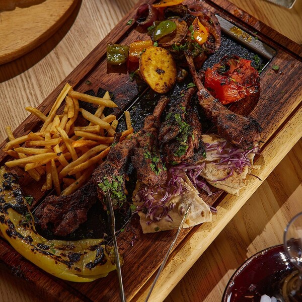 Restaurante Luzine Bosques 15