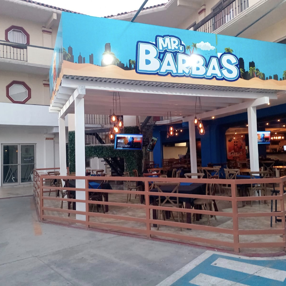 Restaurante Mr Barbas Cabo San Lucas 9