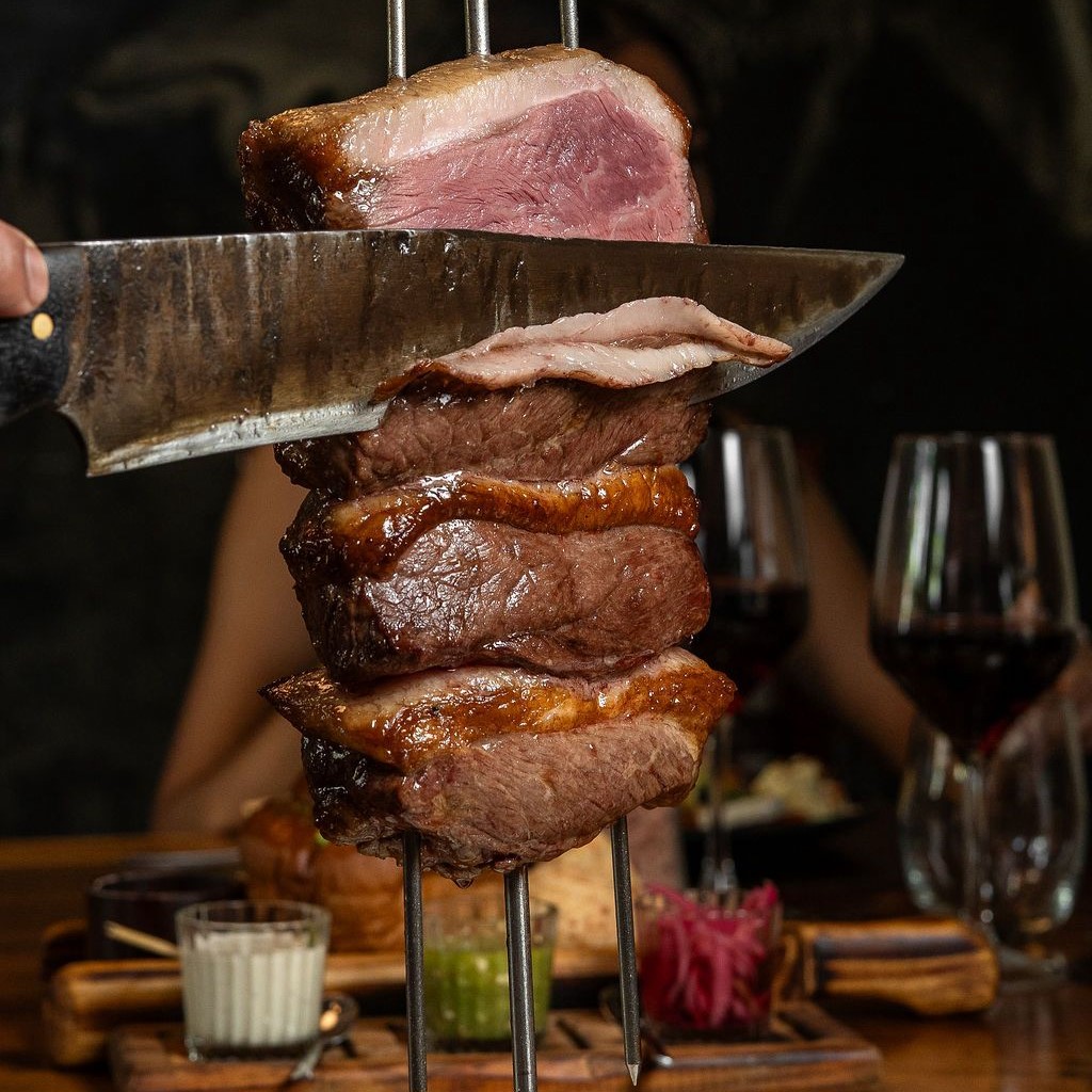 Bovinos Steakhouse & Seafood Cancún 8