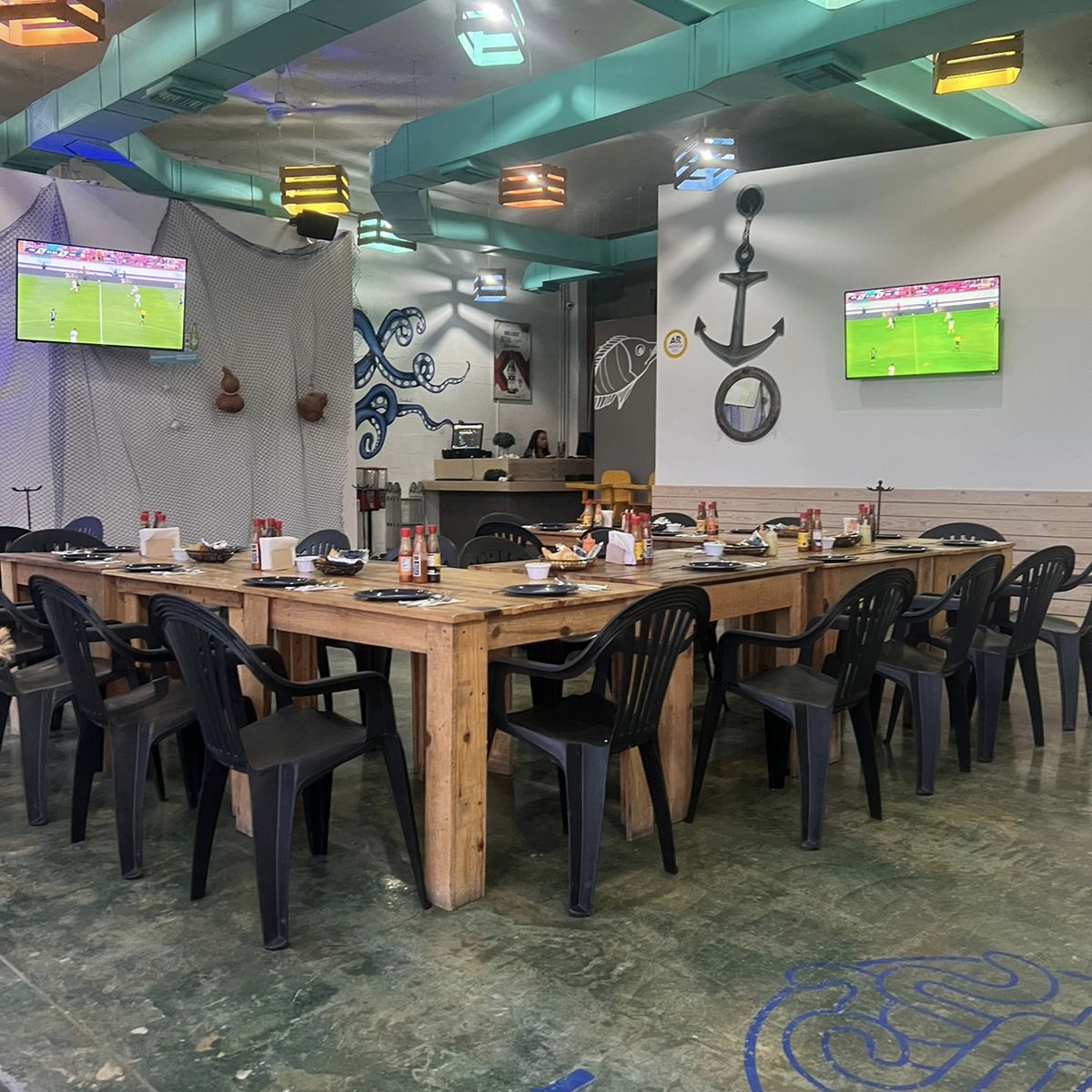 Los Plebes Marisquería Torreón 13