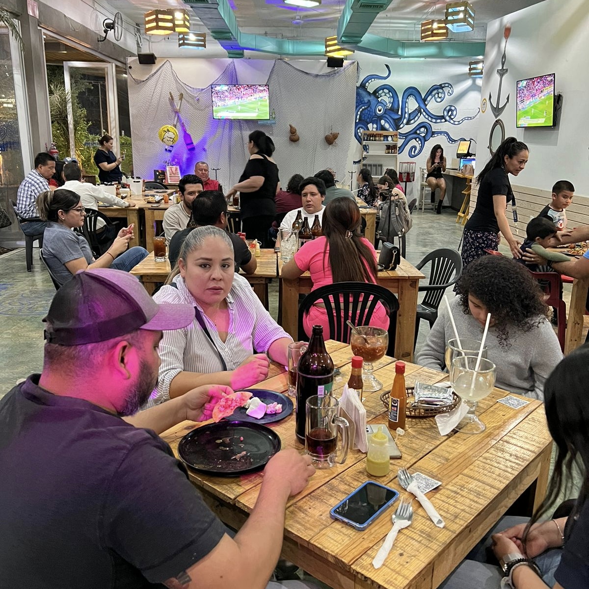 Los Plebes Marisquería Torreón 5