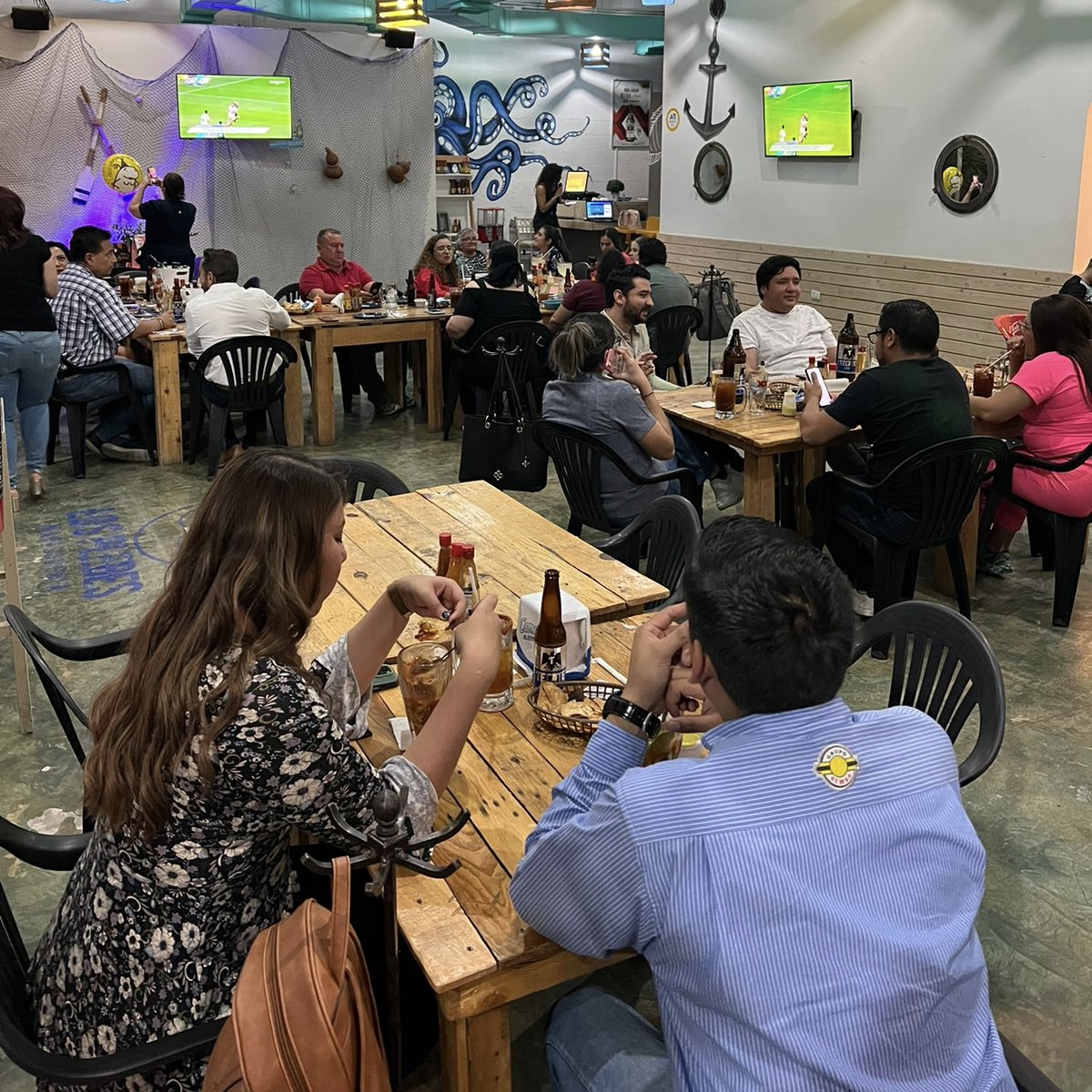 Los Plebes Marisquería Torreón 11