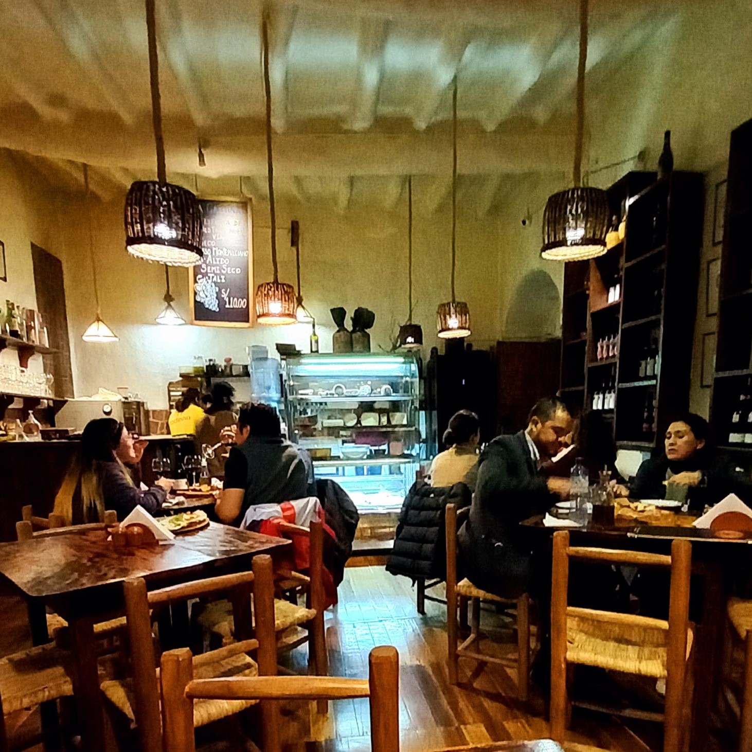 Cantina Vino Italiano Cusco  5