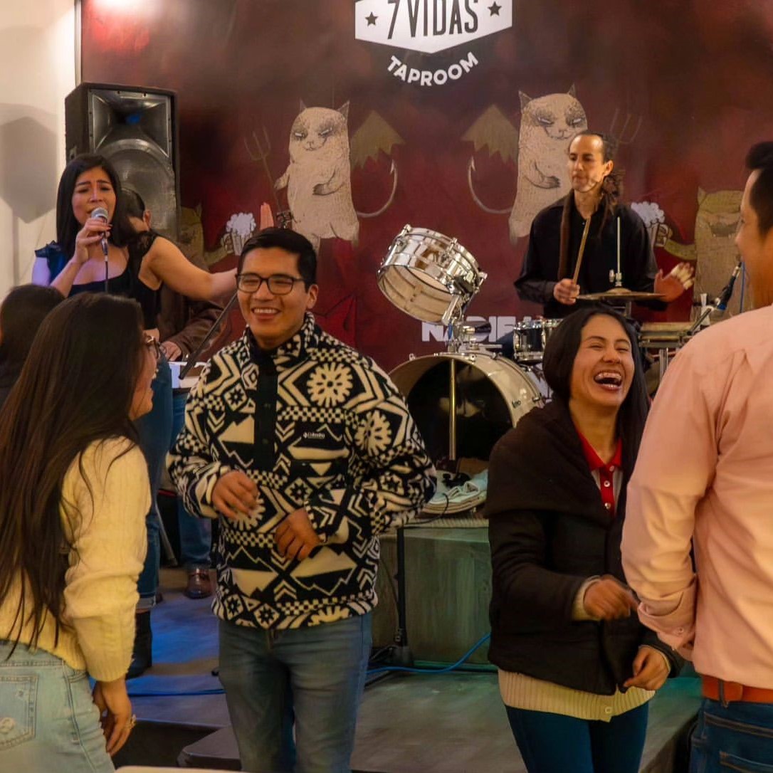 7 Vidas Taproom Cusco 9