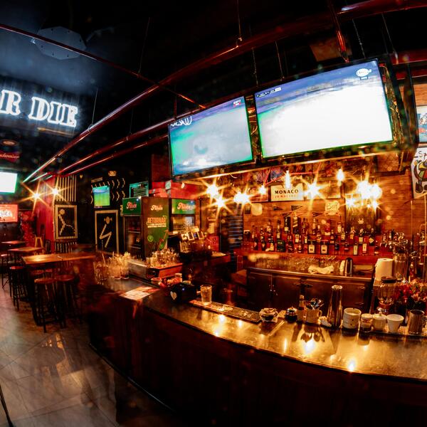 La Fabrica Sports Bar Cusco 12