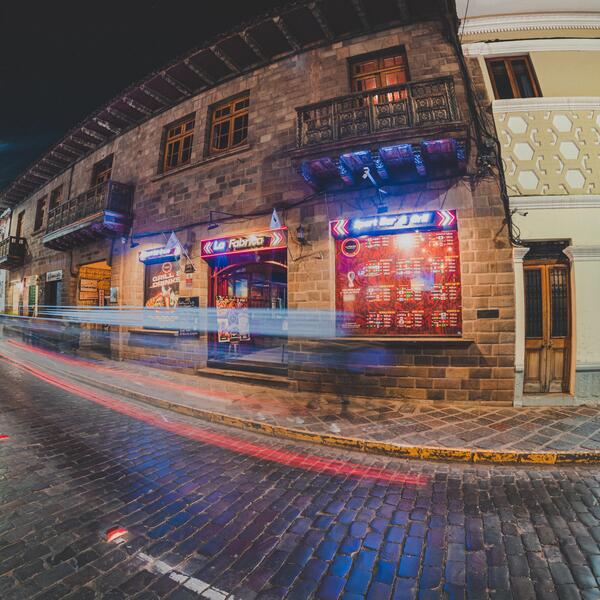La Fabrica Sports Bar Cusco 6