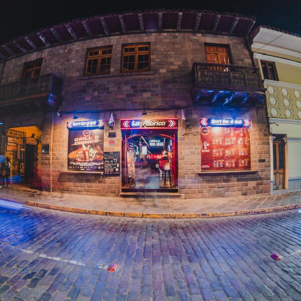 La Fabrica Sports Bar Cusco 14