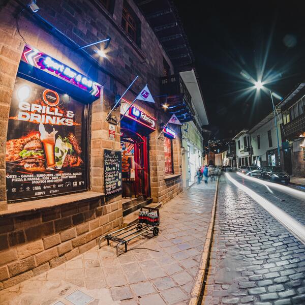 La Fabrica Sports Bar Cusco 10