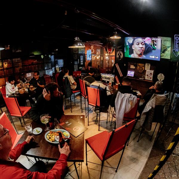La Fabrica Sports Bar Cusco 8