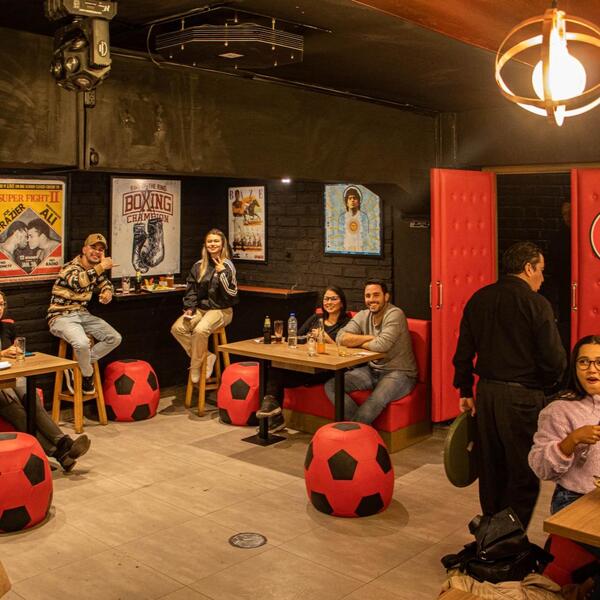 La Fabrica Sports Bar Cusco 16