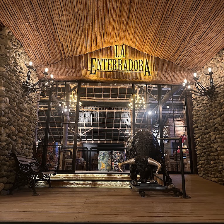 La Enterradora Fonda Restaurante Bar Guarne 15