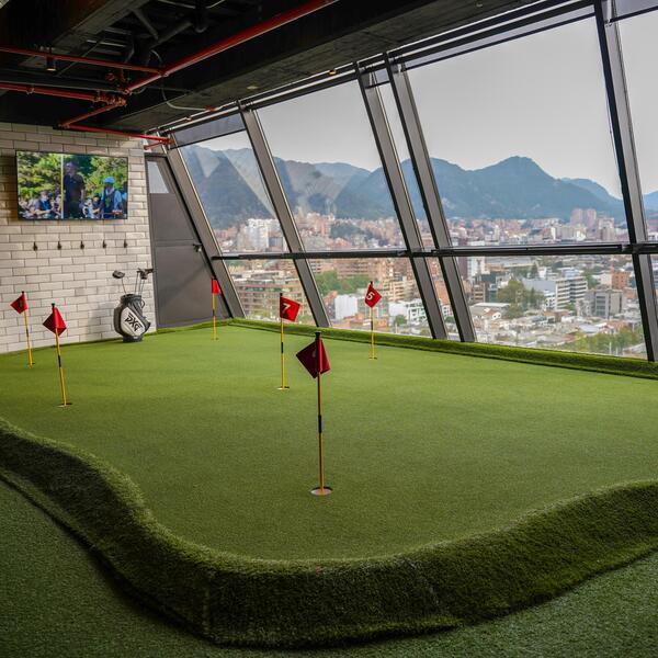 Sky19 Golf Pub Bar Bogotá 7