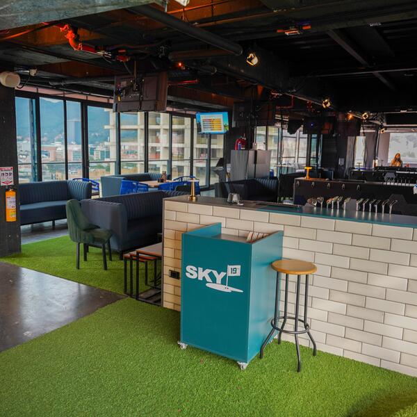 Sky19 Golf Pub Bar Bogotá 17