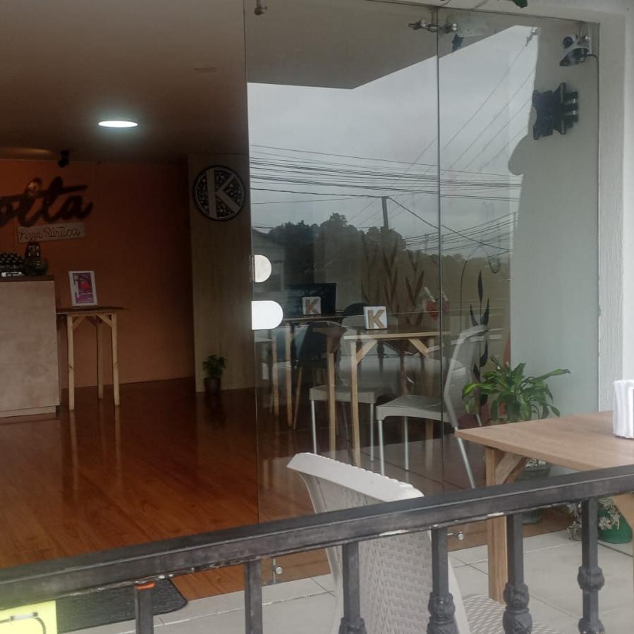 Karlotta Pizza Rústica Manizales 8