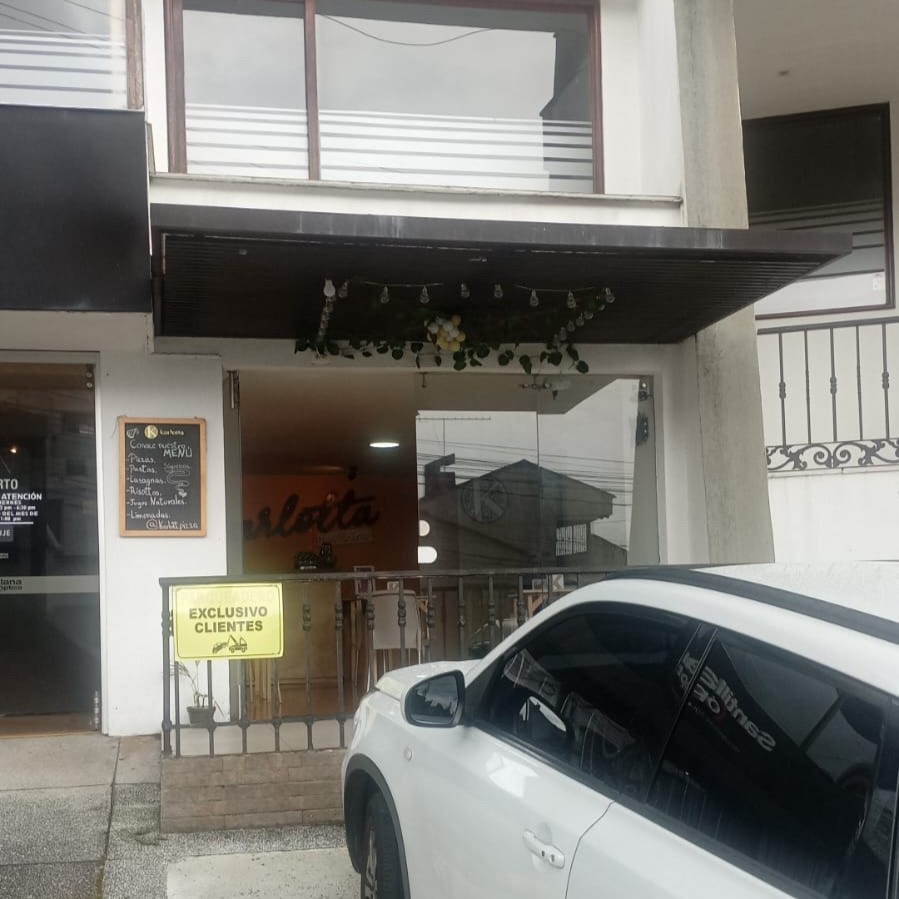 Karlotta Pizza Rústica Manizales 11