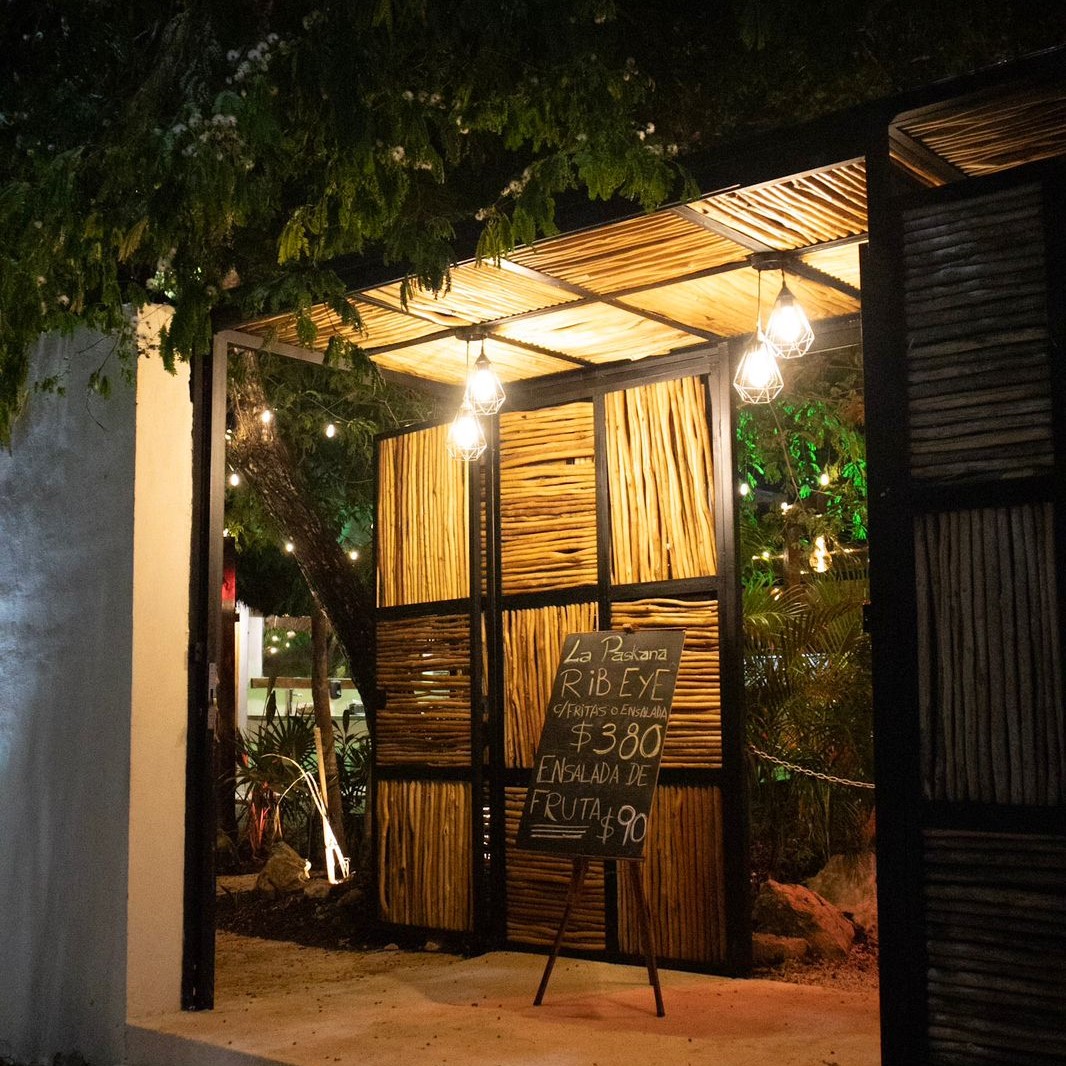 La Paskana Bar & Grill Playa del Carmen 22
