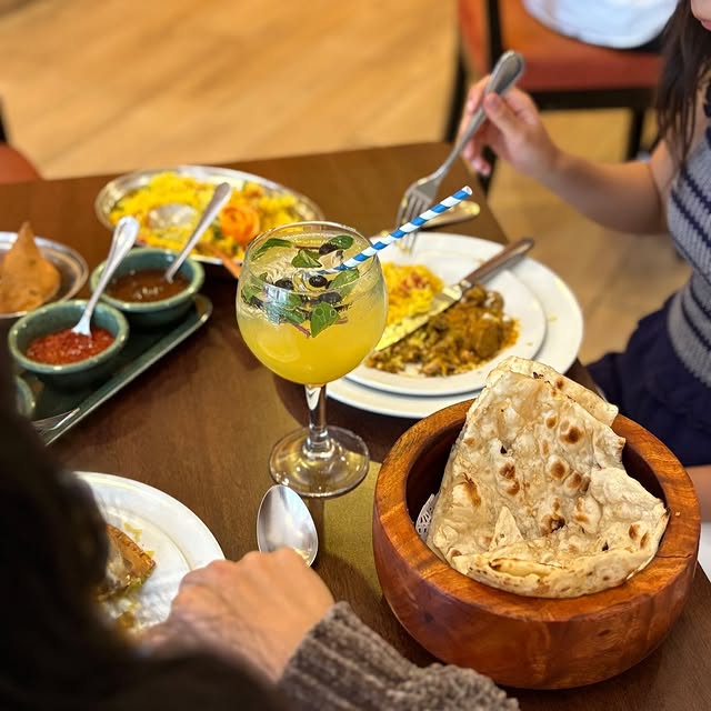 Dawat Indian Restaurant Nápoles 13