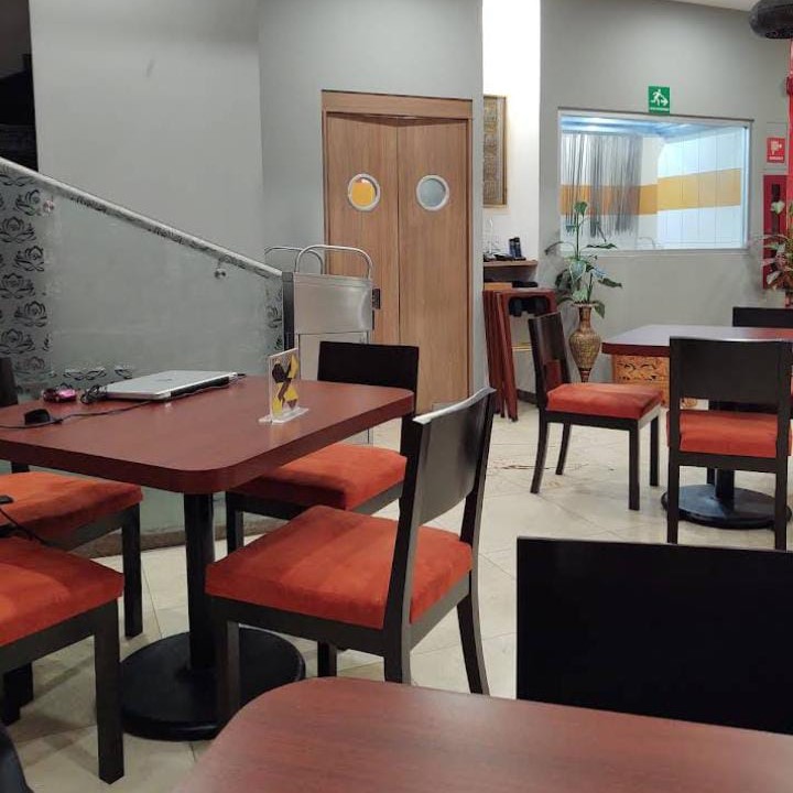 Dawat Indian Restaurant Nápoles 6