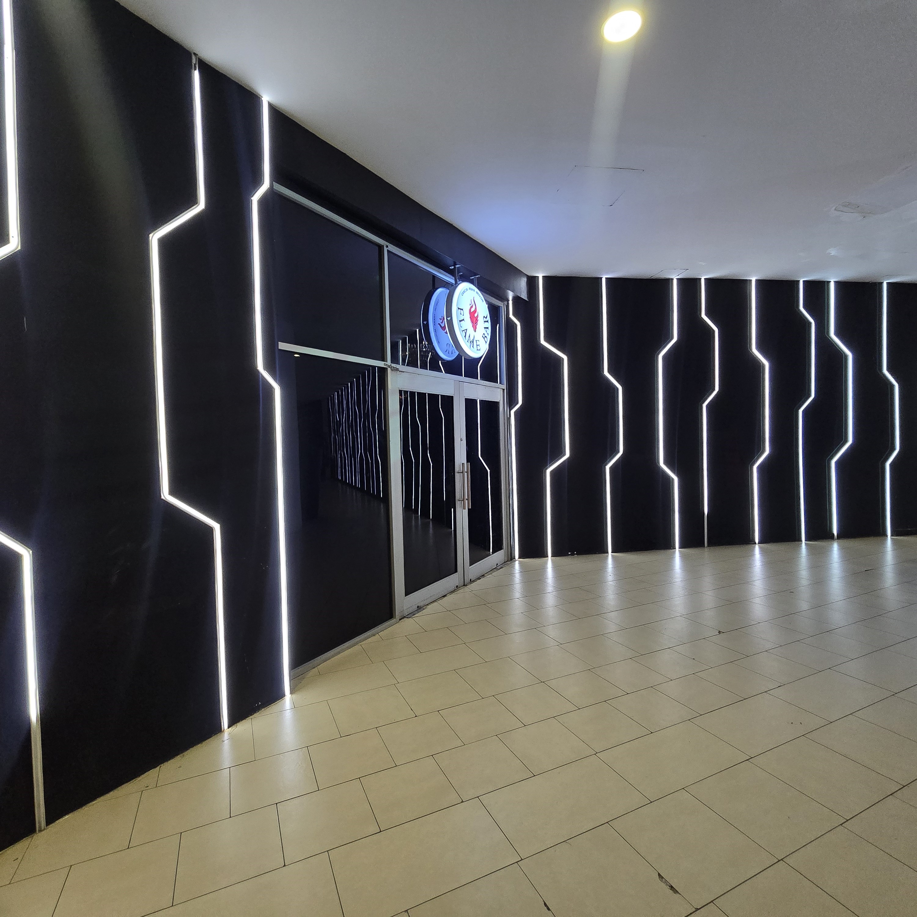 Flame Night Club Cancún 8