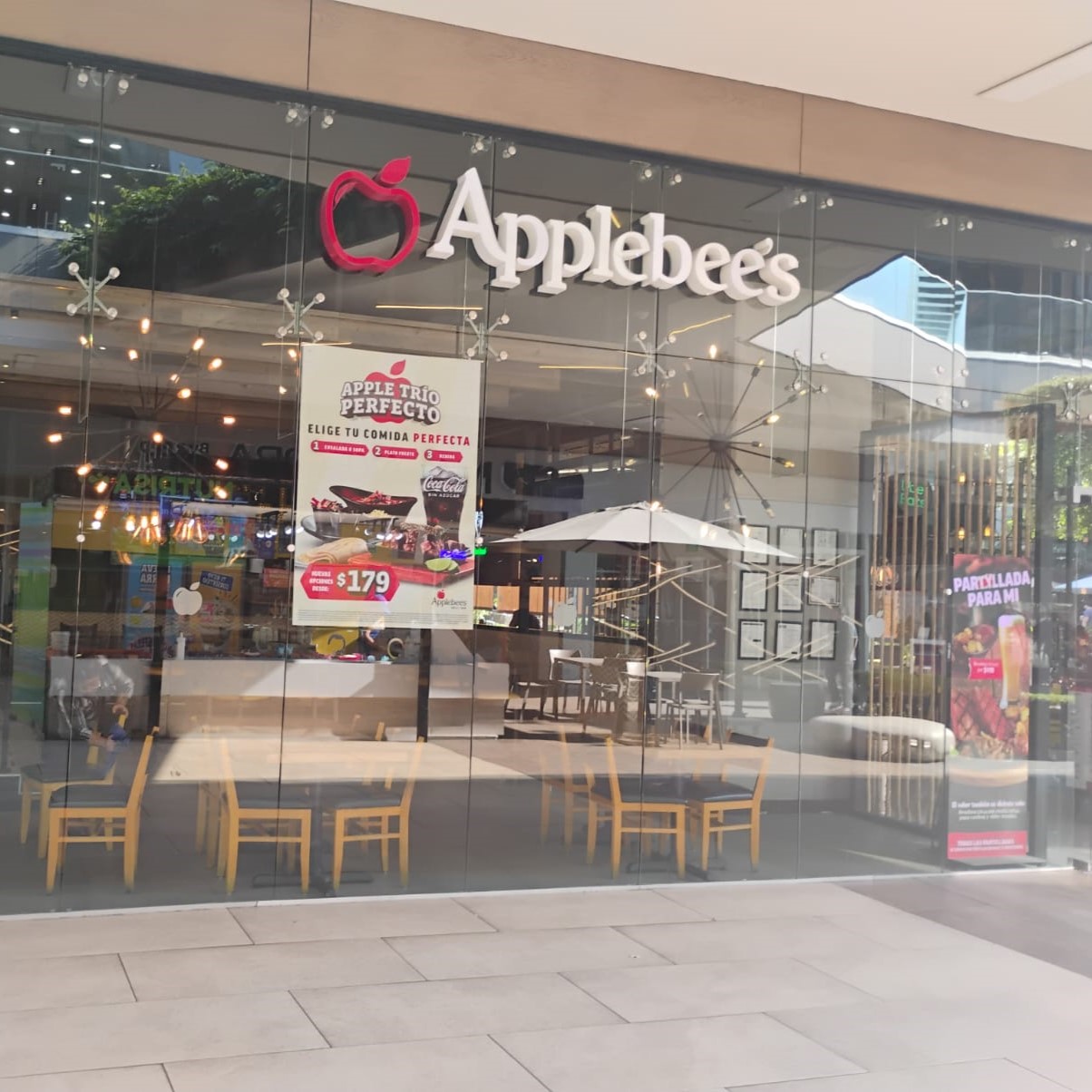 Applebee's Averanda 5